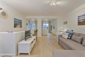 Huswell - Stunning apartment at the Beachfront of De Haan